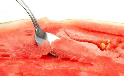 希望你能牵着我的手一直走下去,一辈子只愿牵着你的手