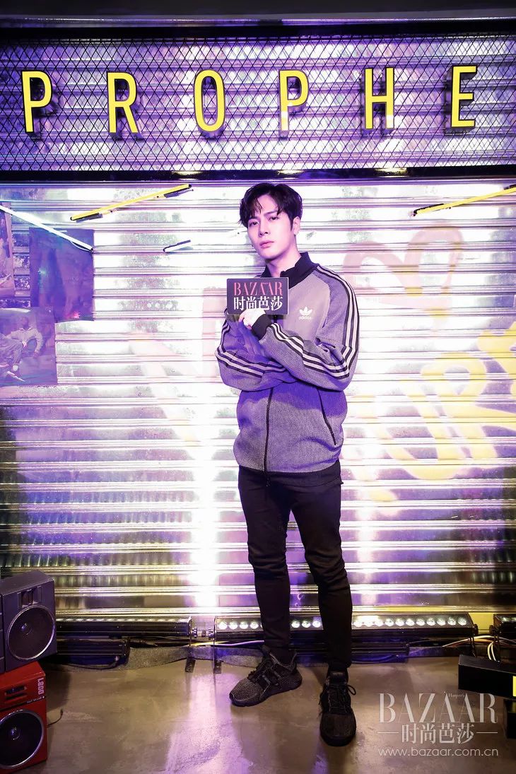 王嘉尔娃娃机,王嘉尔与关晓彤