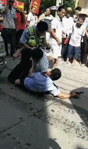 派出所民警面对挑衅,盘点那些被带到派出所秒怂的瞬间