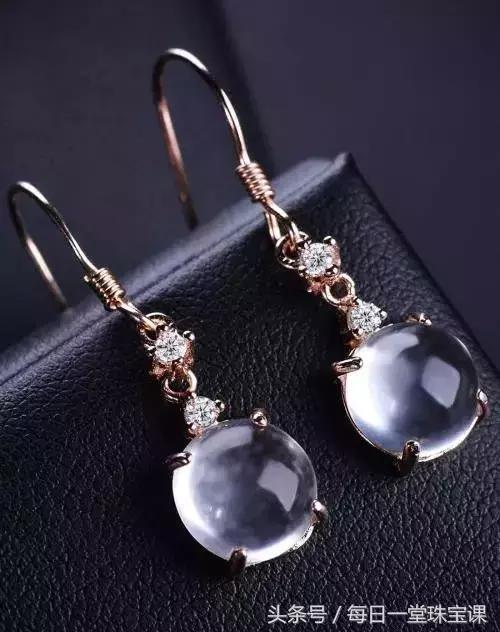 寺庙里的珠宝是真的吗,在寺庙里买开光的配饰值不值