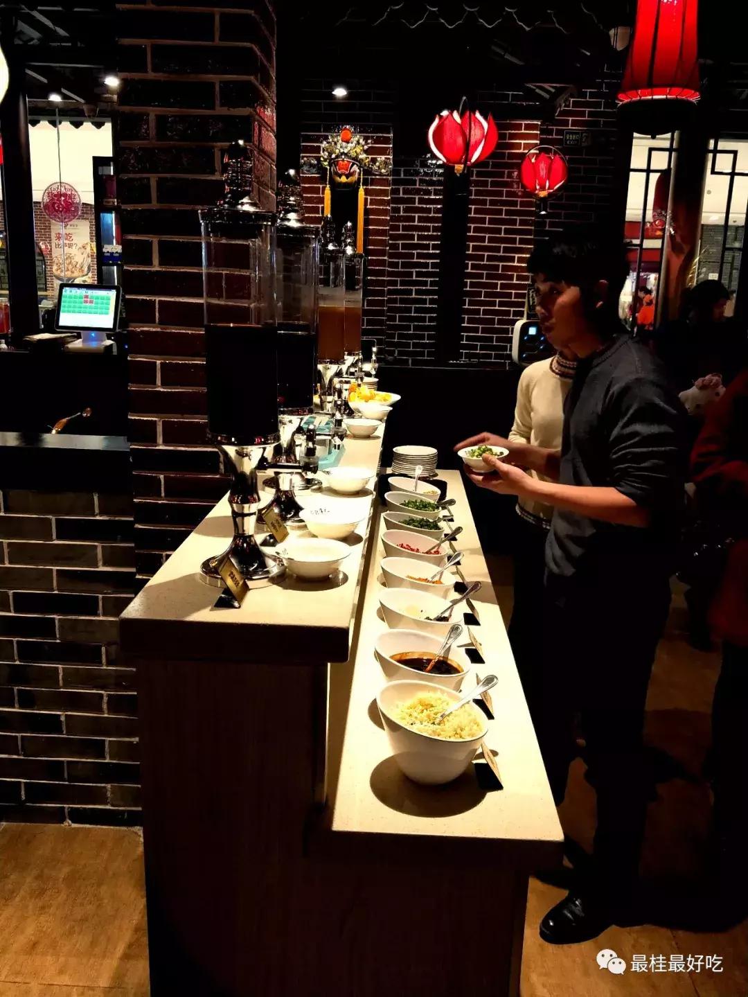 当雨桂林碰上川蜀火锅，不一样的火花碰撞，这家店火了。