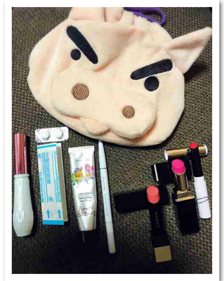 日本化妆包里面装什么东西,日本女生化妆包里有什么