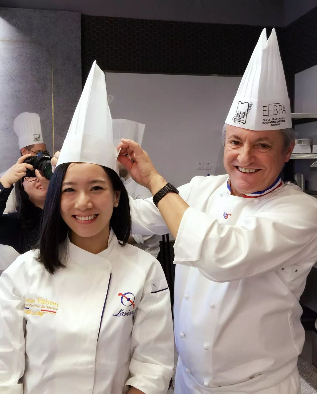 看完就懂，为何80后双胞胎美女妈妈舍弃高薪，缔造健康面包工坊