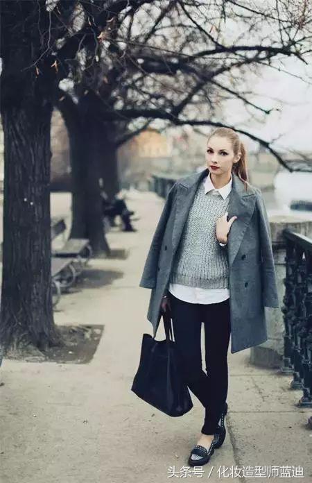 墨绿色毛衣配的衬衫穿搭,毛衣衬衫最温暖的叠穿套路