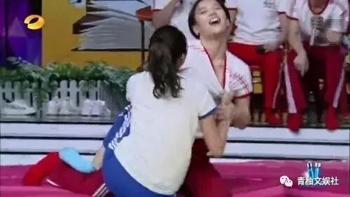 这次又双叒叕穿错了！关晓彤为何从国民闺女变成国民笑话？