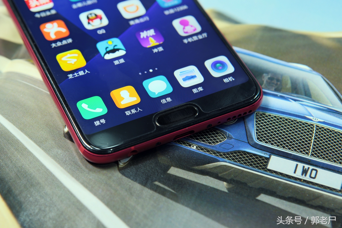 荣耀V10体验：一款最不像全面屏的全面屏手机