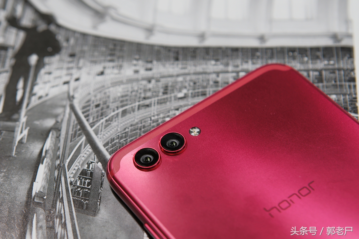 荣耀V10体验：一款最不像全面屏的全面屏手机