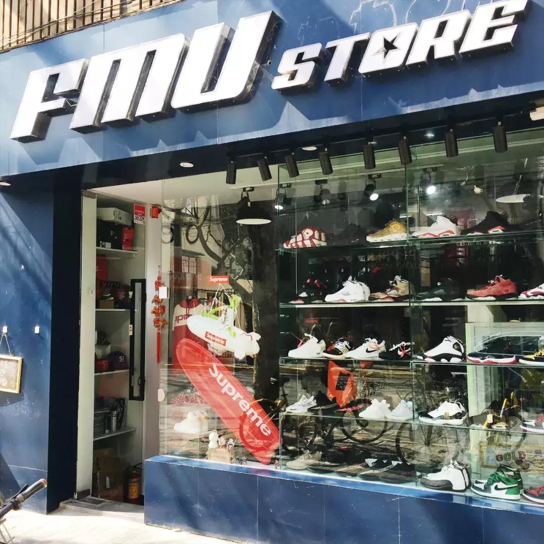 棣欐腐娼簵supreme,涓夐噷灞疆搴梥upreme