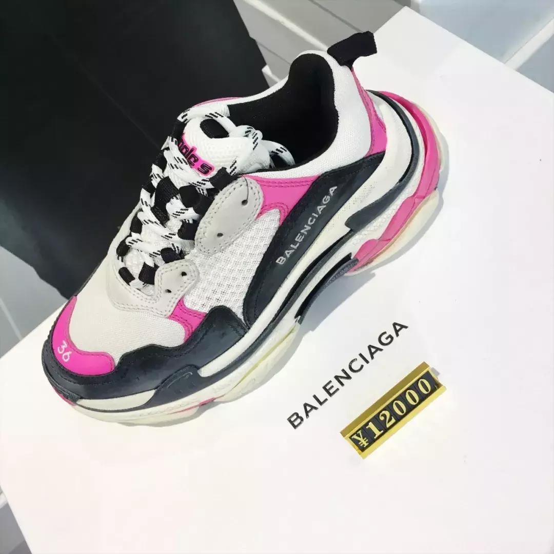 棣欐腐娼簵supreme,涓夐噷灞疆搴梥upreme