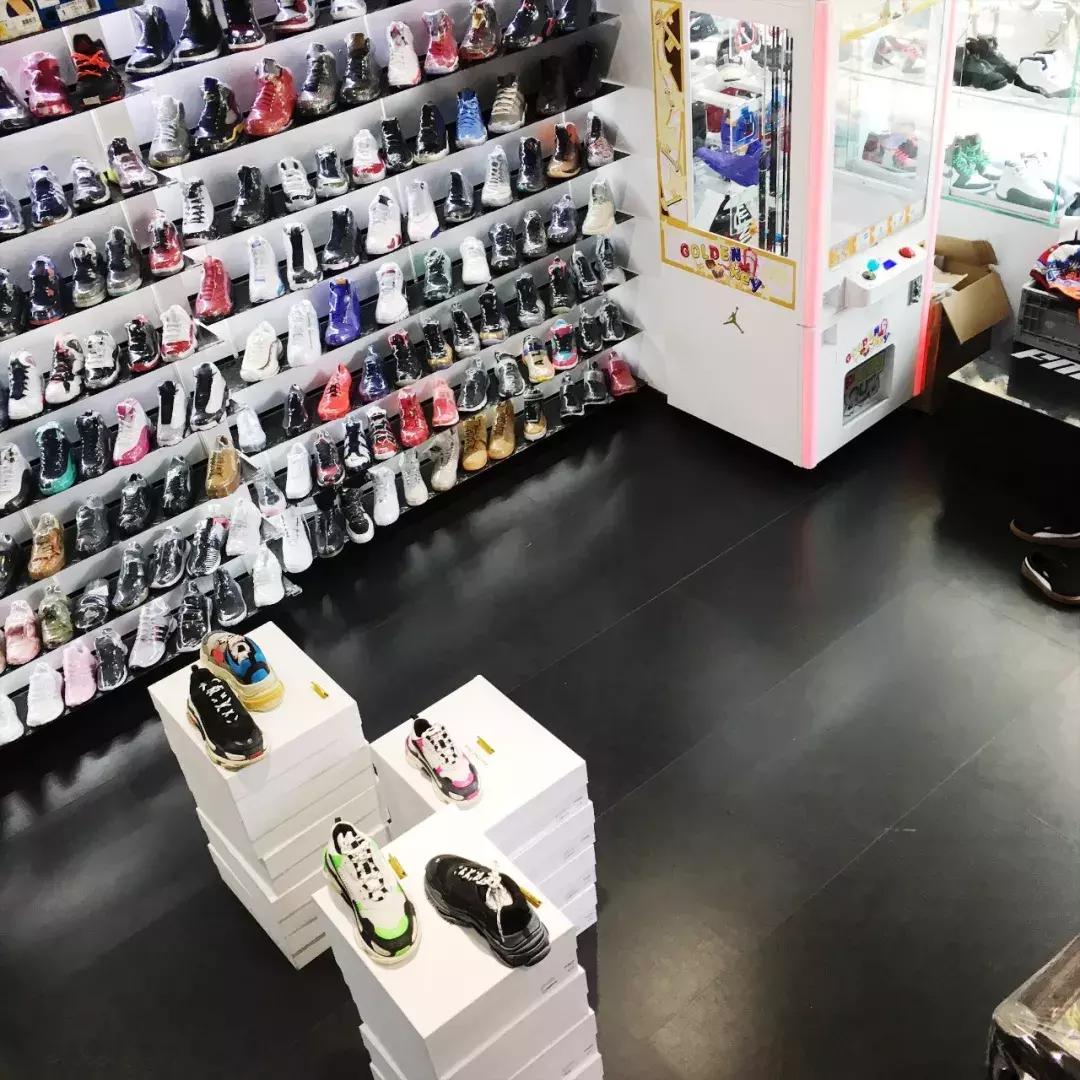 棣欐腐娼簵supreme,涓夐噷灞疆搴梥upreme