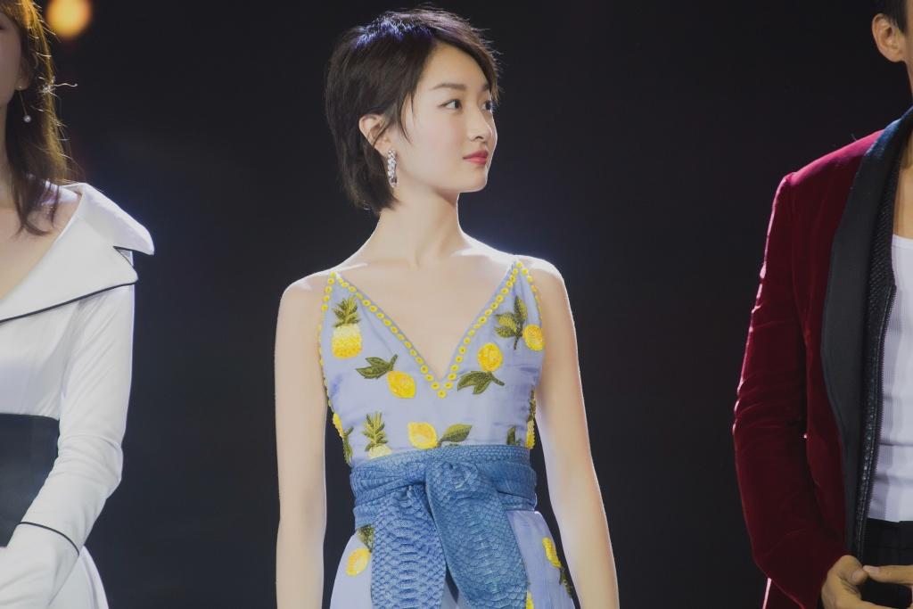 有人老嘲讽胸小怎么回击,被人调侃胸小怎么回怼