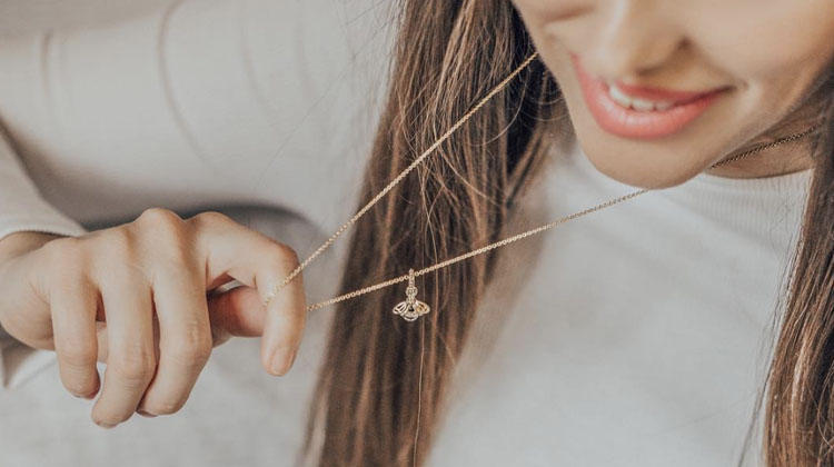 撩人的技巧你不缺，想要回头率百分百？那就要有撩人的配饰