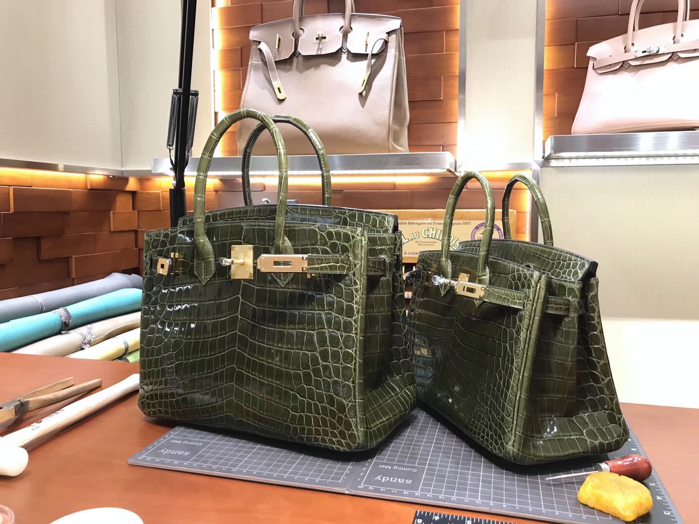 教你如何区分真假牛皮包包,包包怎么区分真皮还是假皮