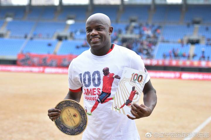 詹姆斯总决赛与对手致意,詹姆斯迎库里