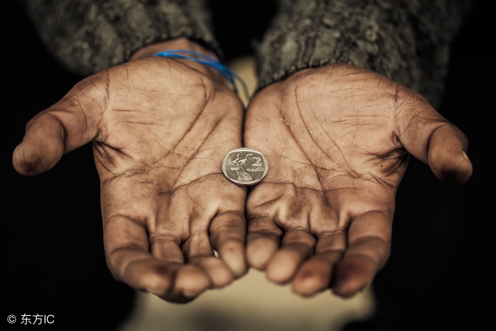 因为贫穷说过最违心的话,因为贫穷带来自卑知乎