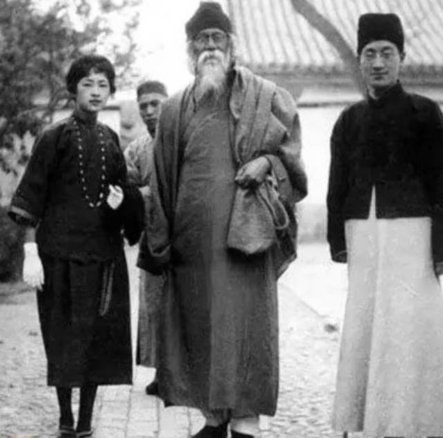 站着的霍金,站起来的霍金多高