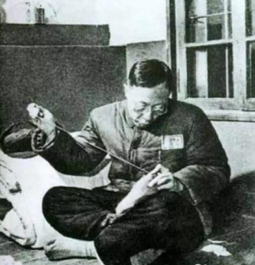 站着的霍金,站起来的霍金多高