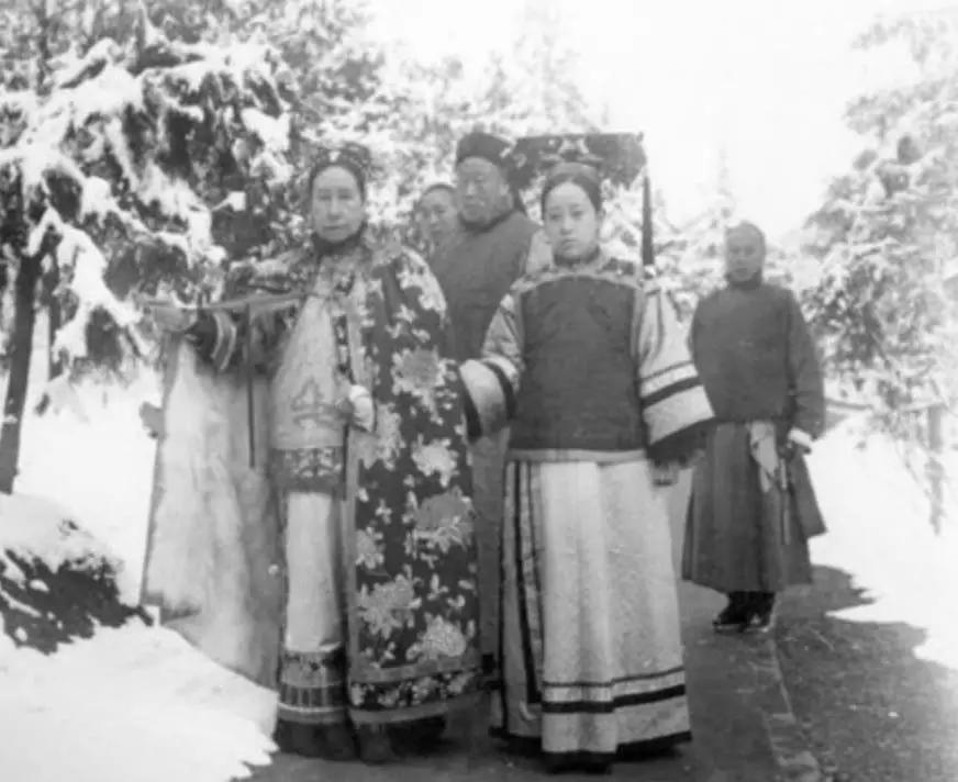 站着的霍金,站起来的霍金多高