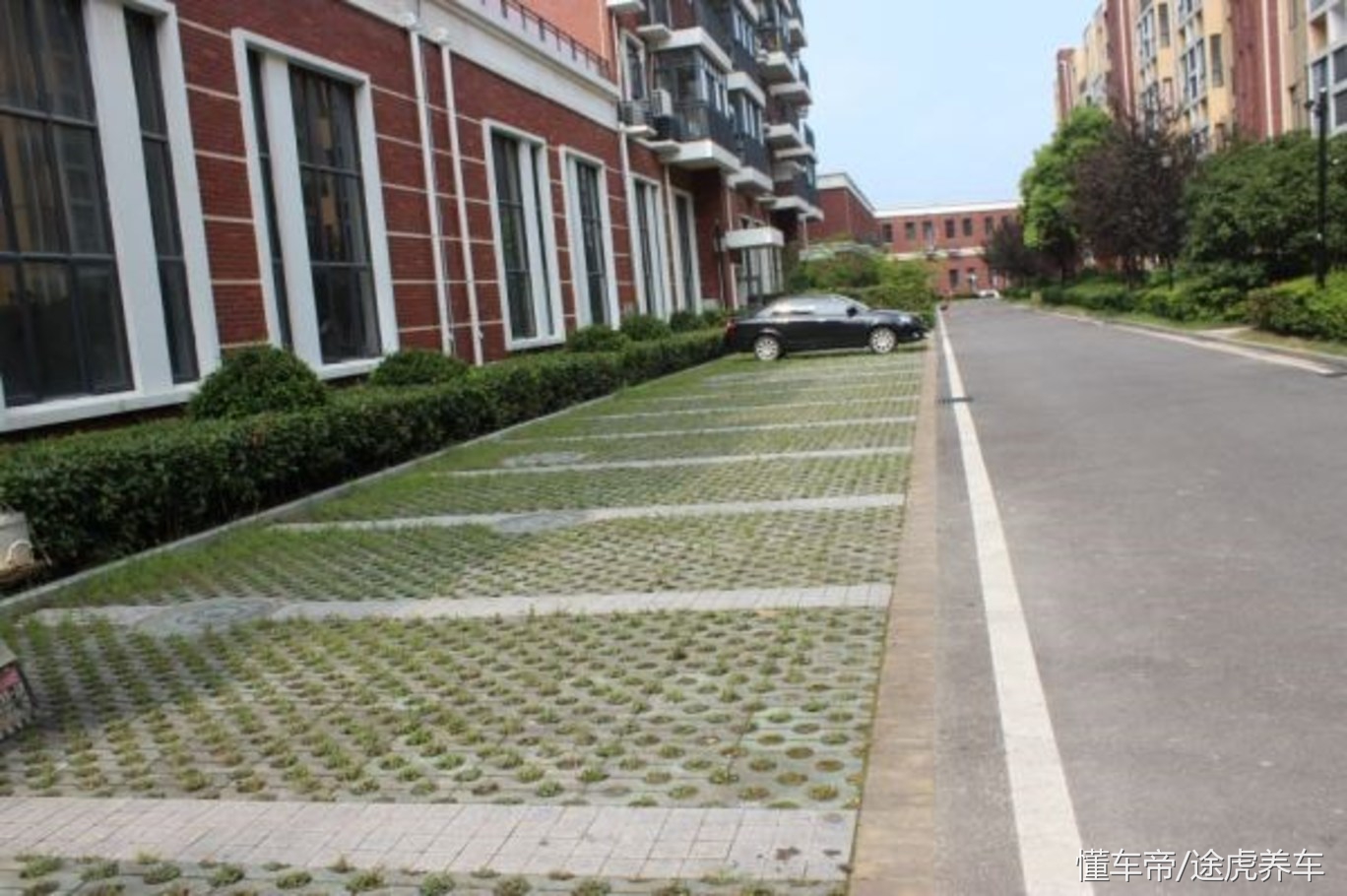 车子在医院停车场被刮花谁负责,车子在停车场被刮了怎么走保险