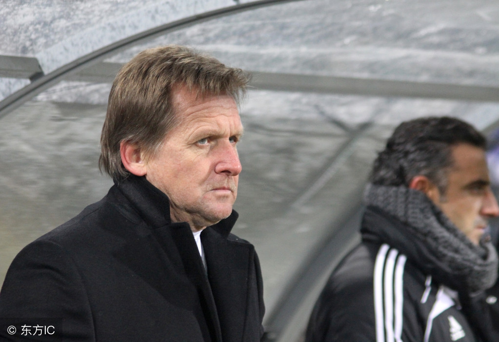 舒斯特尔训练大连一方,舒斯特尔率队首训