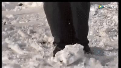 挖掘机挖到电缆被电死怎么赔偿,挖掘机挖到电线驾驶员会被电死吗