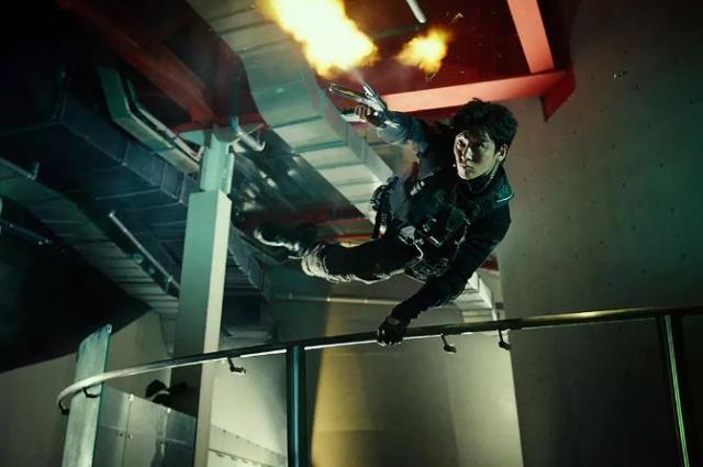 开场15分钟，两个大反转，网友：韩国导演太调皮