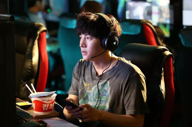 开场15分钟，两个大反转，网友：韩国导演太调皮