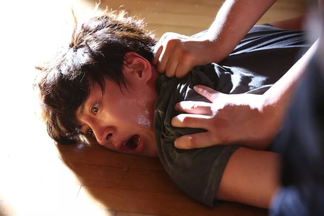 开场15分钟，两个大反转，网友：韩国导演太调皮