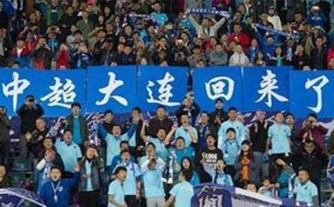 足球名场面被观众大骂一顿,足球名场面球迷骂人