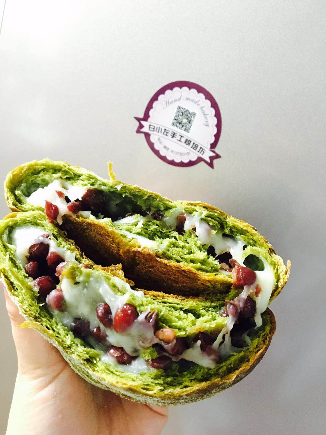 同样的蛋糕一个开裂一个不开裂,同样的蛋糕不一样的口感