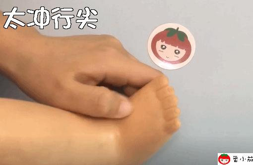 宝宝扁桃体发炎咳嗽便秘怎么推拿,小儿扁桃体发炎发烧一招推拿解决