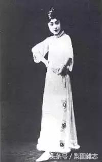 试论移步而不换形：关于京剧表演艺术的规律问题