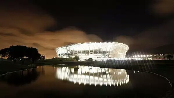 八人足球场造价多少钱一平方,五人制足球场造价需要多少钱