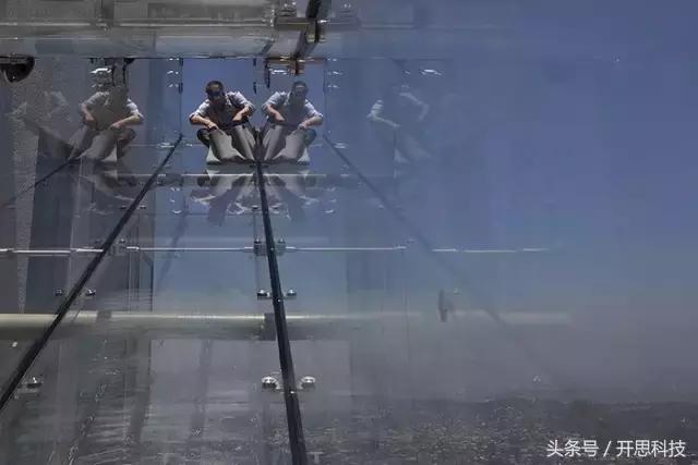 恐怖的高空旋转水滑梯,世上最恐怖的天空滑梯