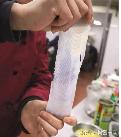 “陈师门”团队制作的创意菜！纸片鱼！！！