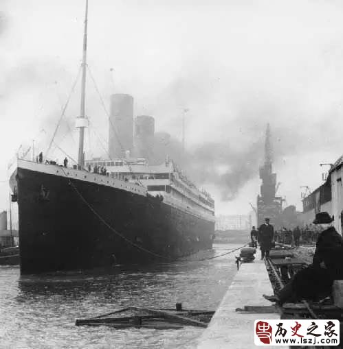 霍金本拉登高清壁纸,站着的霍金的照片