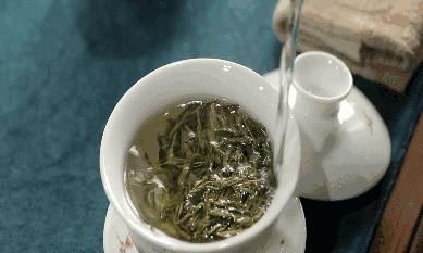 警惕一喝绿茶就不舒服,冬天喝红茶和绿茶伤胃吗