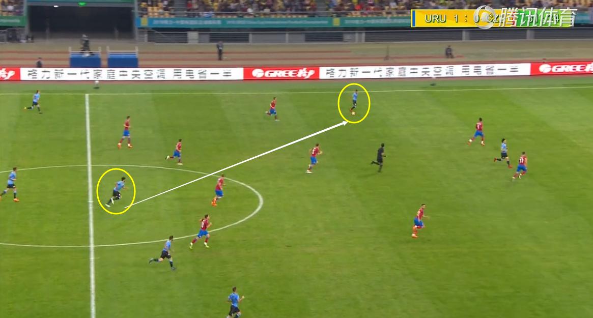 卡瓦尼国家队的倒钩进球,乌拉圭神锋卡瓦尼惊世倒钩