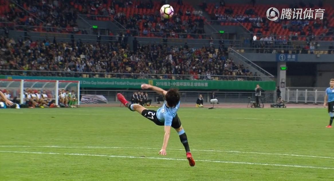 卡瓦尼国家队的倒钩进球,乌拉圭神锋卡瓦尼惊世倒钩