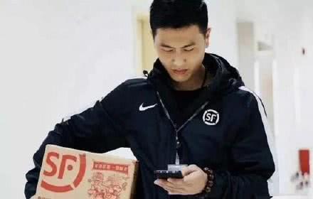 黄子韬直播带货在淘宝吗,顺丰小哥穿aj