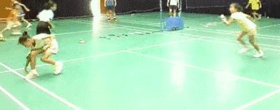 羽毛球如何提高反应速度,如何快速提高羽毛球技巧视频