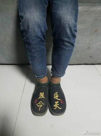 【三分钟法治新闻全知道】蜘蛛侠、葫芦娃、超级玛丽……各路英雄请下车顶，否则罚200记2分！