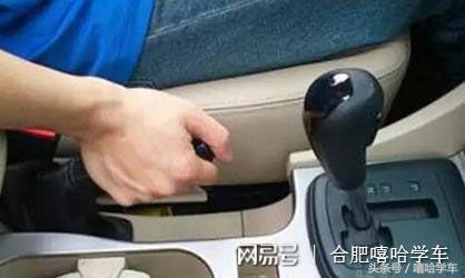 科二踩离合老是熄火什么原因,科二踩离合的正确姿势和方法