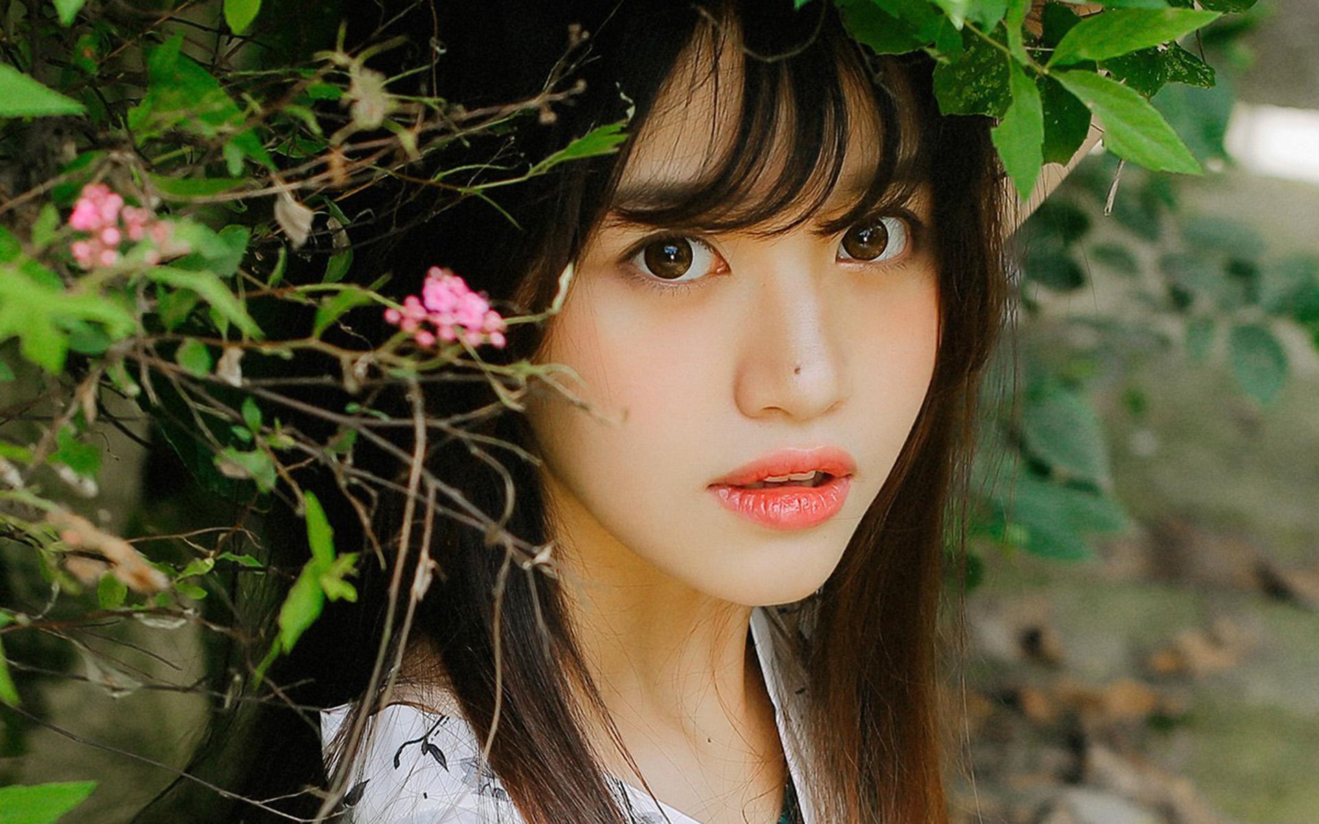 真是小说里最没骨气的女人—被打还犯花痴
