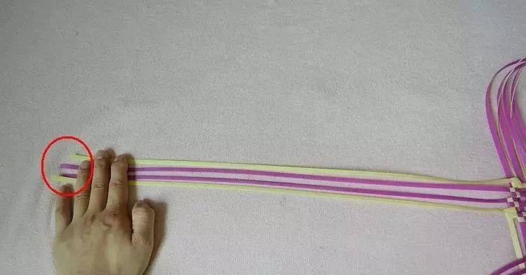 塑料带手工编织篮子收纳筐,塑料袋收纳筐