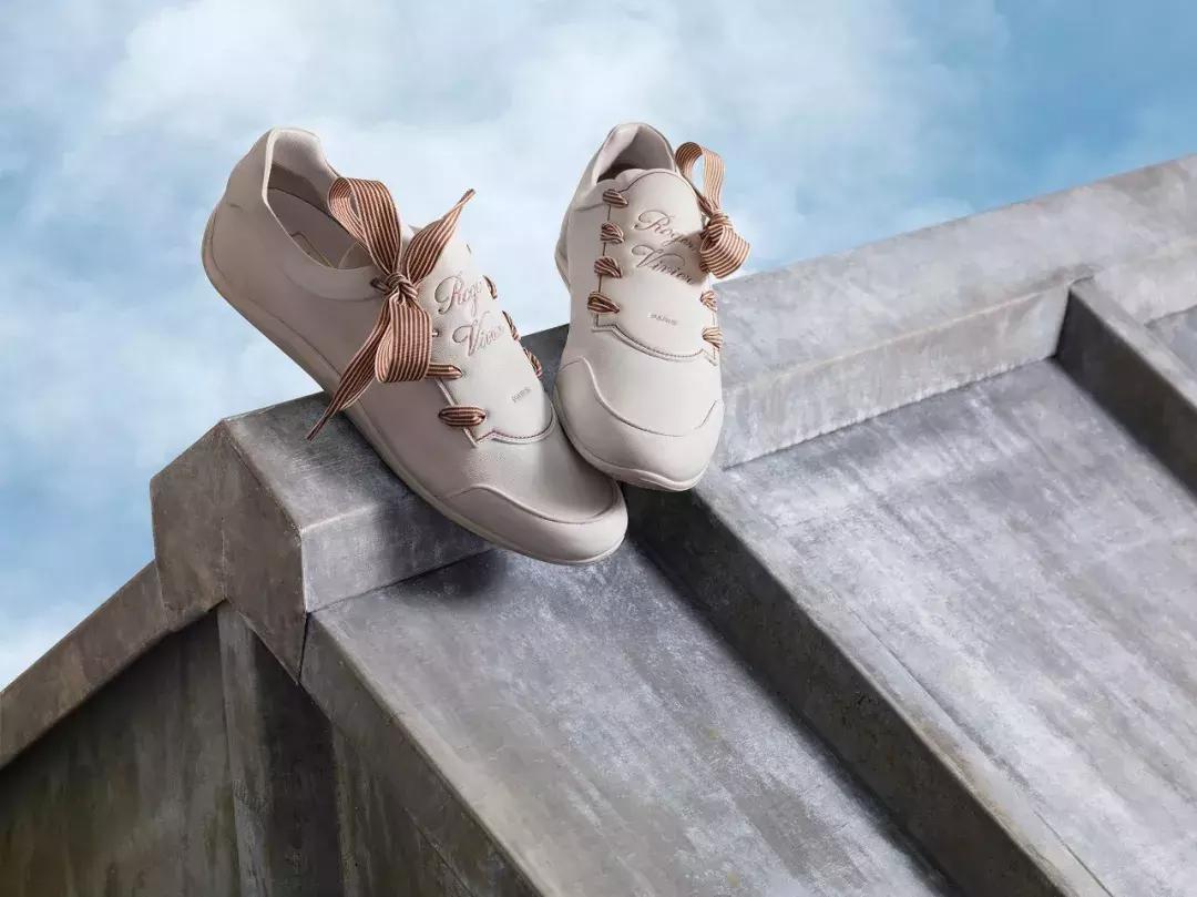 春夏小白鞋新款2022爆款百搭,百搭厚底小白鞋春夏