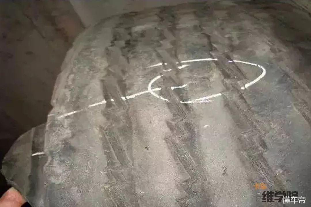 货车轮胎胎壁坏是什么原因,卡车轮胎断丝鼓包原因