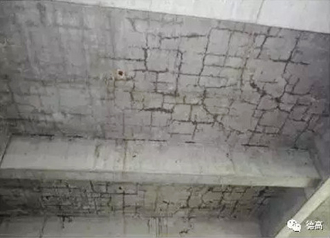 墙面瓷砖裂缝修补专用胶防水,用德高腻子怎么还是开裂