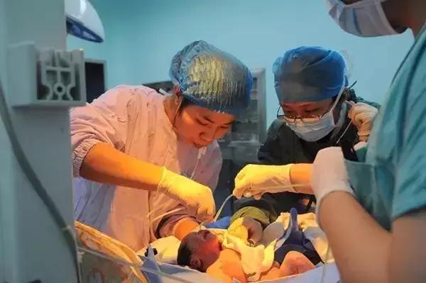 怀孕34周腹痛又见红，辗转三家医院最后还是早产了！