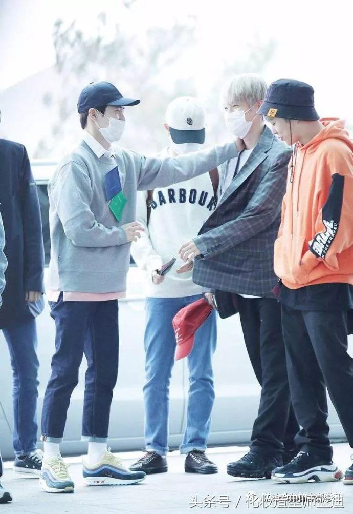 金俊勉，朴灿烈，都暻秀机场*服私**，活动*服私**搭配